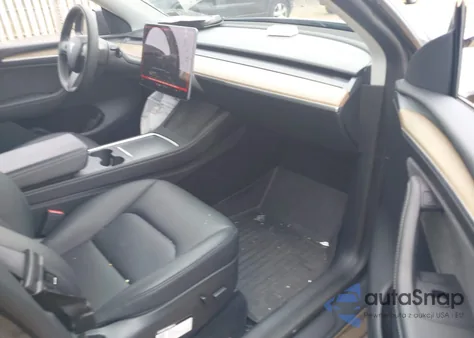 2022 Tesla Model Y Long Range Dual Motor All-Wheel Drive z USA, uszkodzony, nr VIN 7SAYGDEE2NA018857